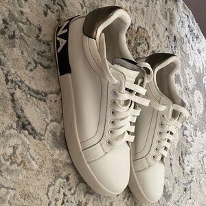 Dolce & Gabbana White Leather Low-Top Sneakers with Black Heel